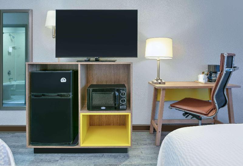 Days Inn By Wyndham Greenville Ms image