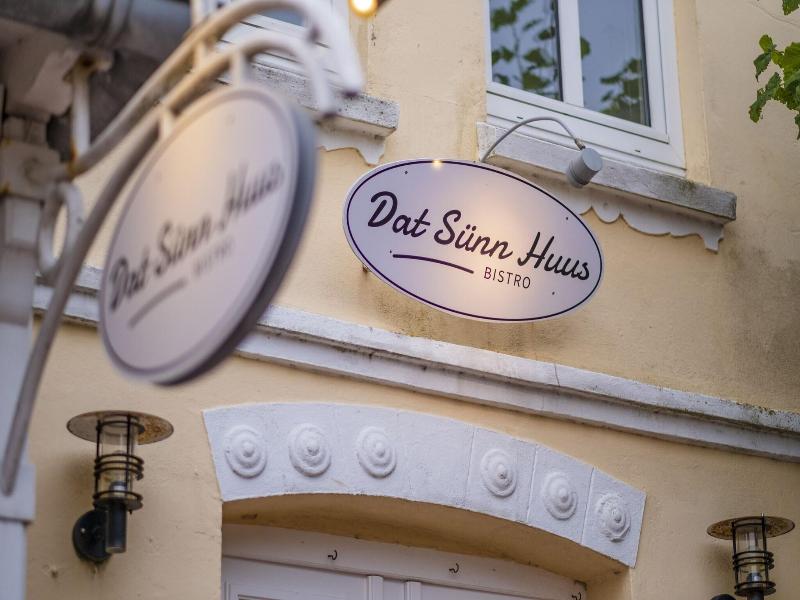 Romantik Hotel Hüttmann image