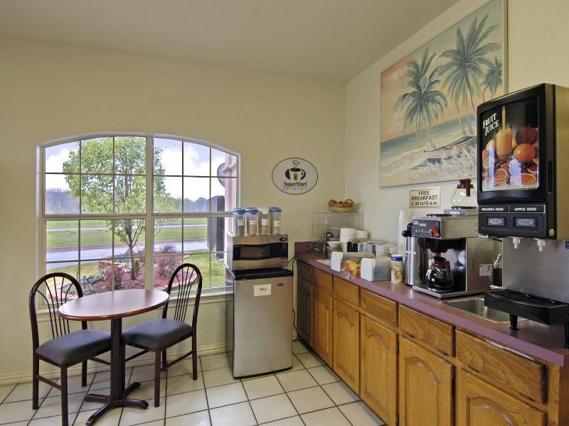 Super 8 By Wyndham Greenville