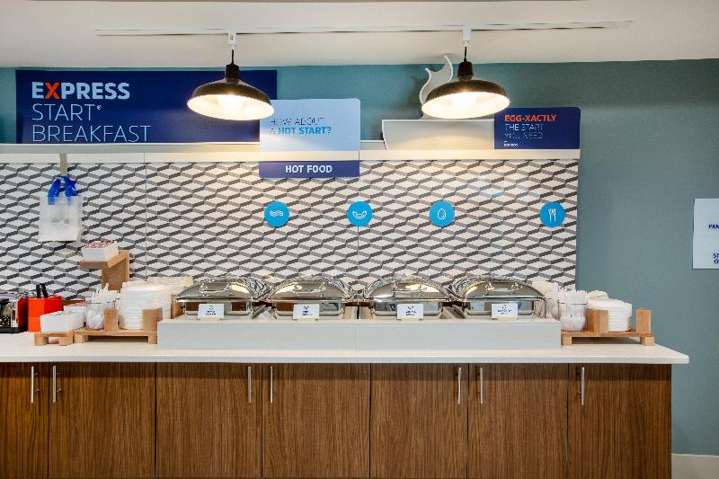 Holiday Inn Express Hastings image