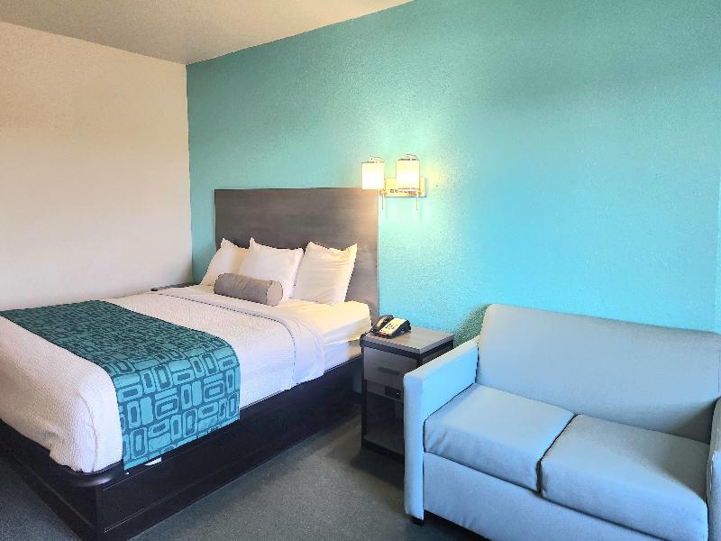 Howard Johnson by Wyndham Galveston image