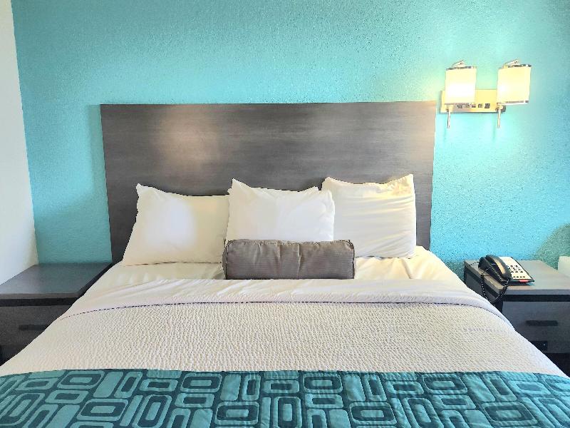 Howard Johnson by Wyndham Galveston image