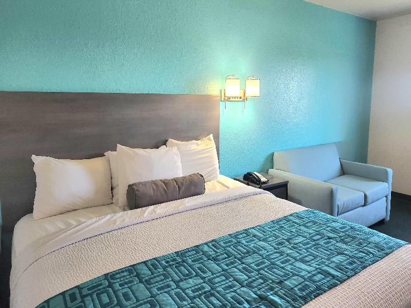 Howard Johnson by Wyndham Galveston image