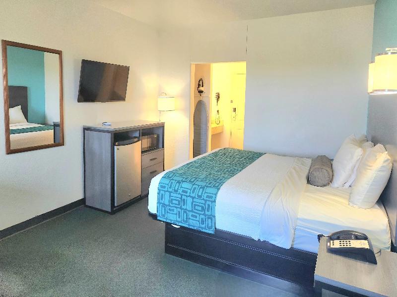 Howard Johnson by Wyndham Galveston image