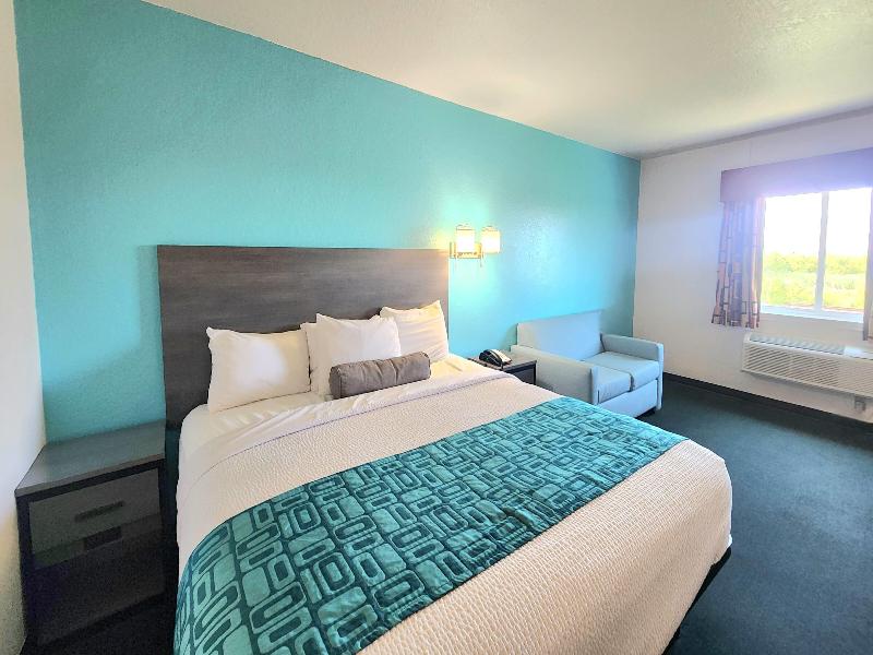 Howard Johnson by Wyndham Galveston image