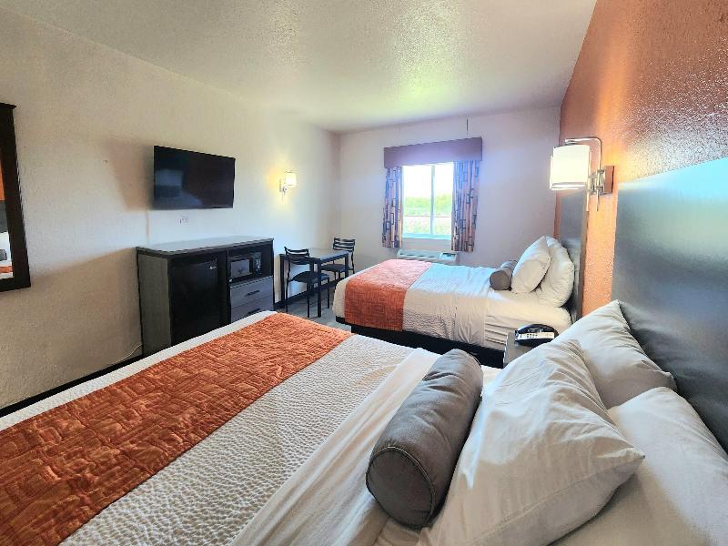 Howard Johnson by Wyndham Galveston image