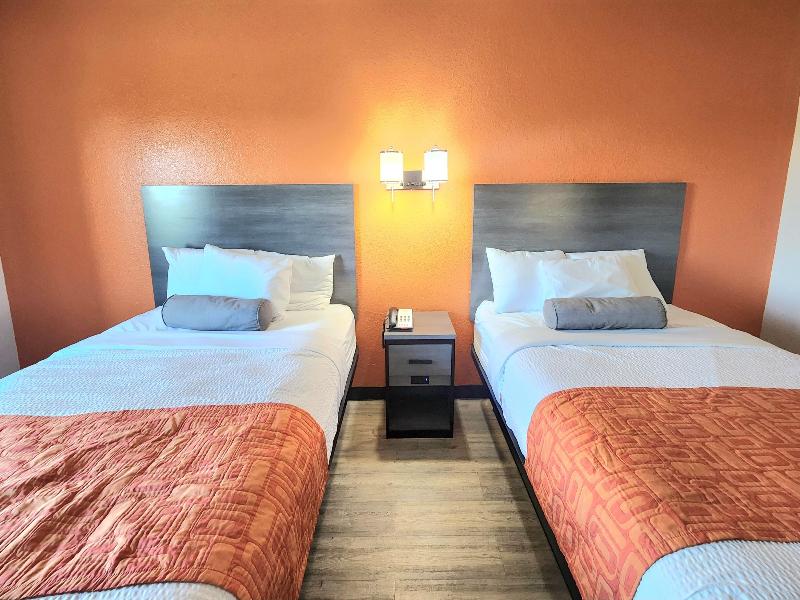 Howard Johnson by Wyndham Galveston image