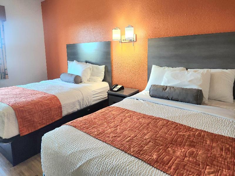 Howard Johnson by Wyndham Galveston image