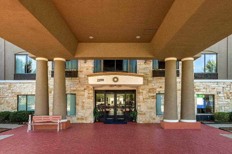Holiday Inn Express & Suites Beeville By IHG image