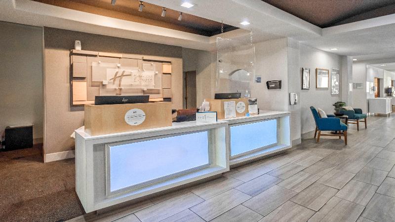 Holiday Inn Express & Suites Beeville By IHG image