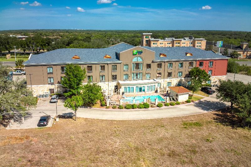 Holiday Inn Express & Suites Beeville By IHG image