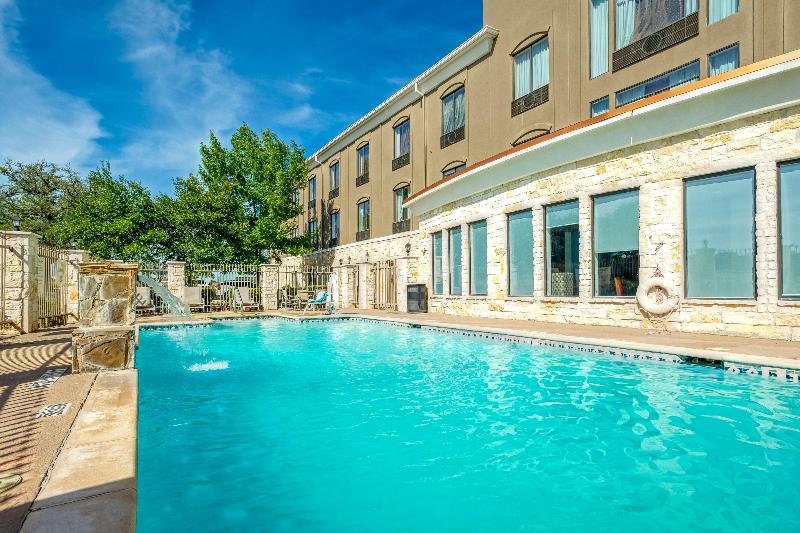 Holiday Inn Express & Suites Beeville By IHG image