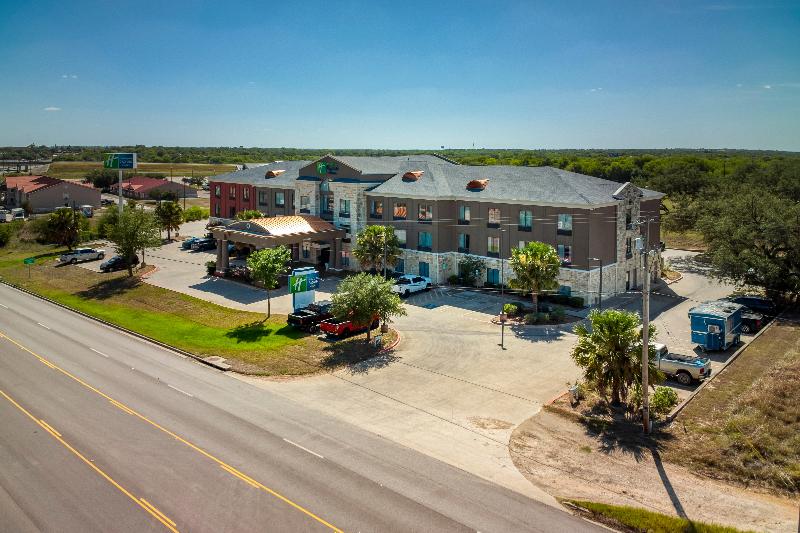 Holiday Inn Express & Suites Beeville By IHG image