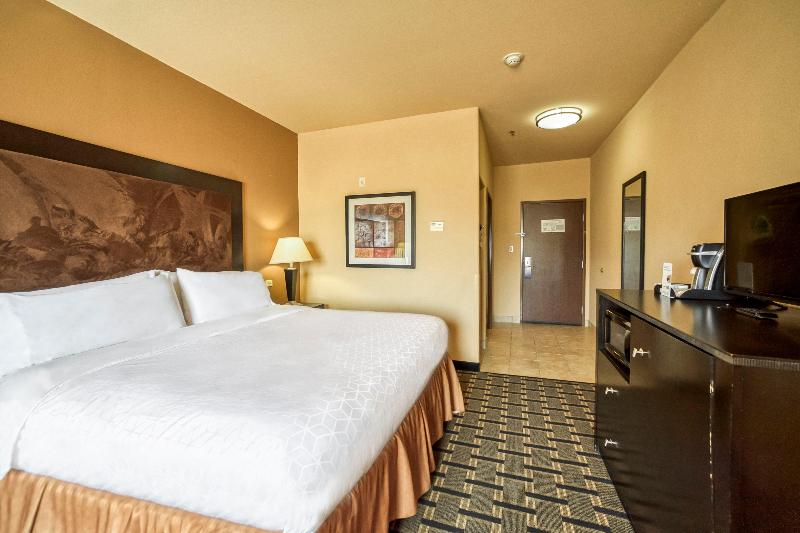 Holiday Inn Express & Suites Beeville By IHG image