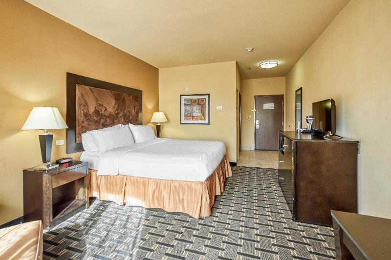Holiday Inn Express & Suites Beeville By IHG image