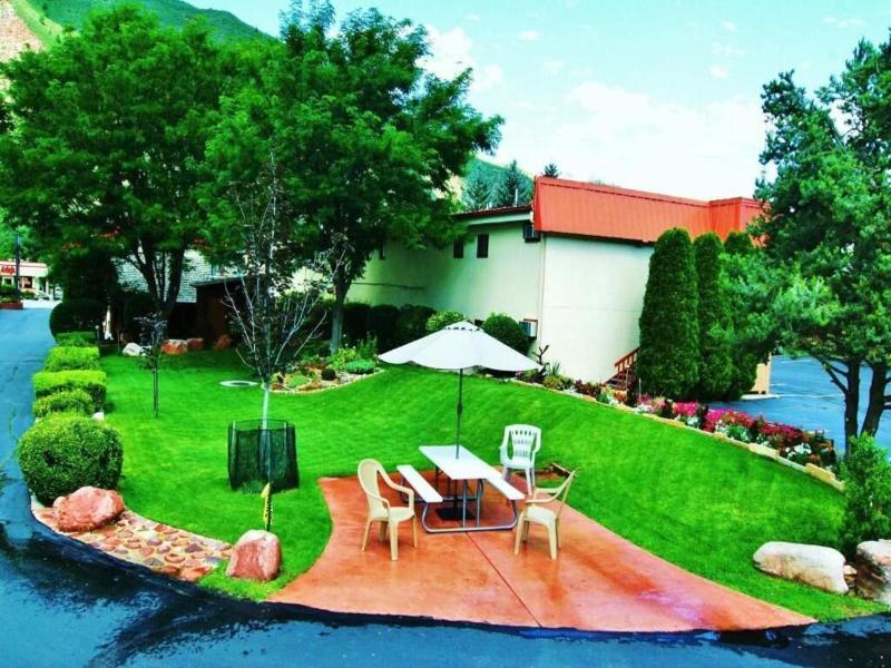 Cedar Lodge
