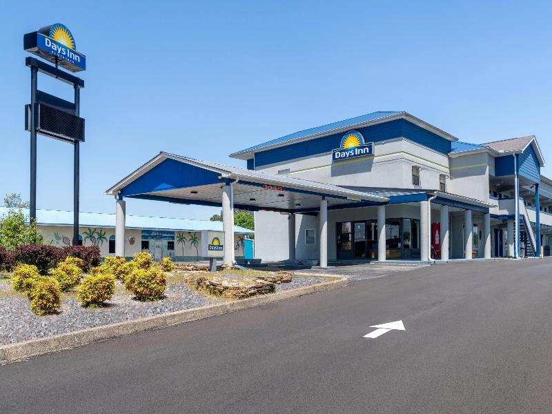 Days Inn by Wyndham Greeneville — exterior view