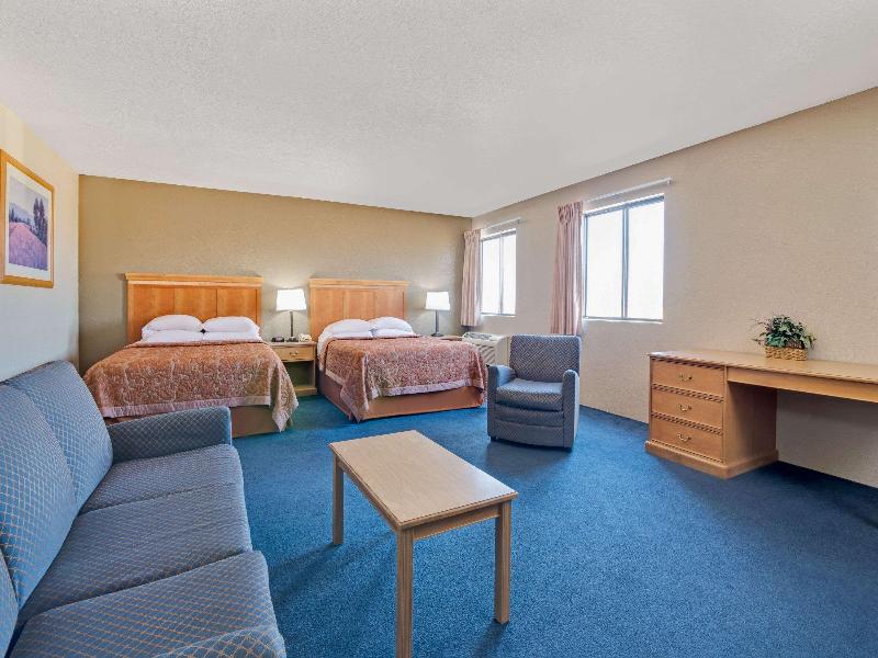 SUITE THREE BEDS