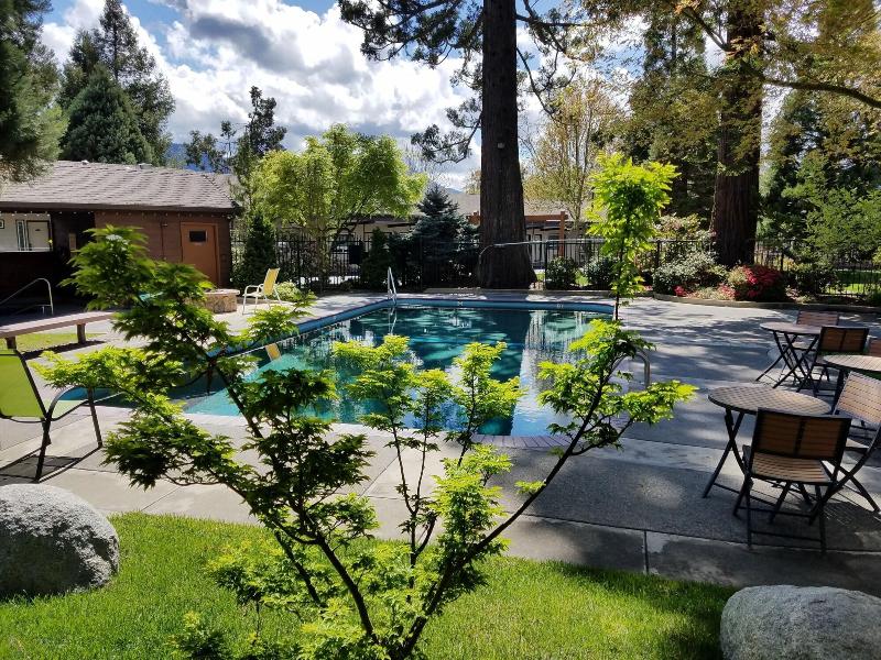 Redwood Motel image