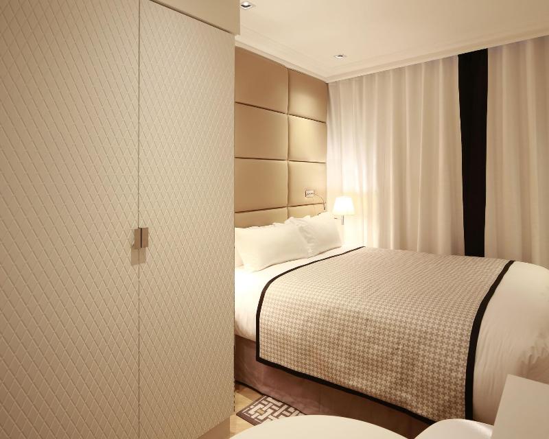 Hotel R De Paris image