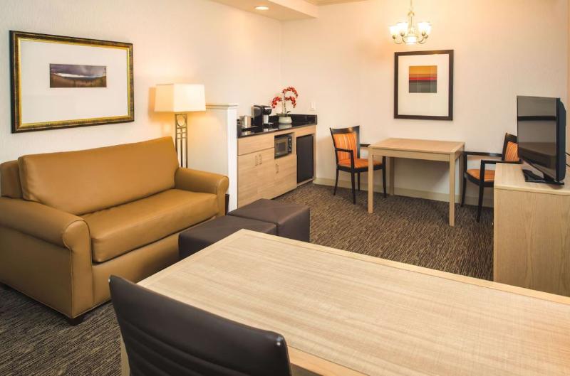 DoubleTree by Hilton Olympia image