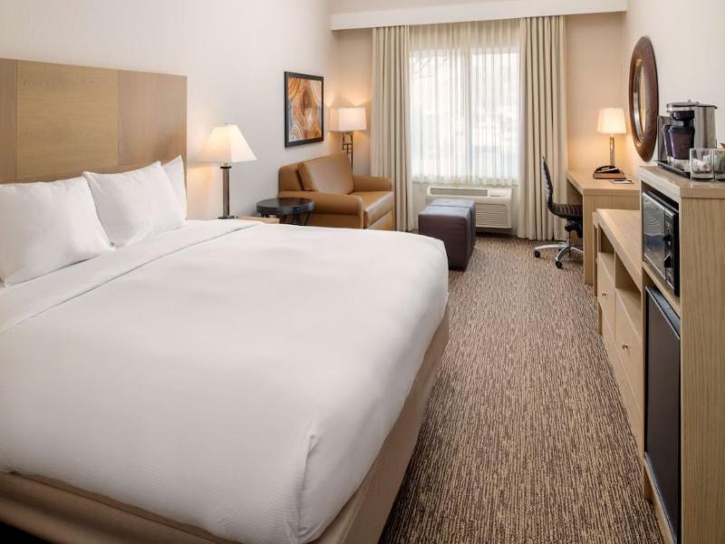 DoubleTree by Hilton Olympia image
