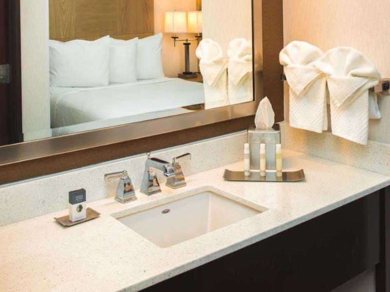 DoubleTree by Hilton Olympia image