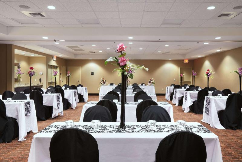 Hampton Inn & Suites Williston image