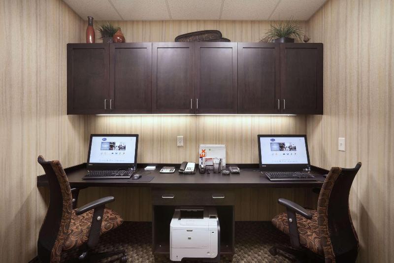 Hampton Inn & Suites Williston image