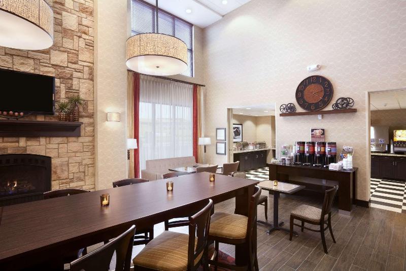Hampton Inn & Suites Williston image
