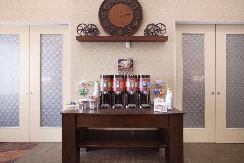 Hampton Inn & Suites Williston image