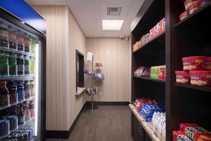 Hampton Inn & Suites Williston image