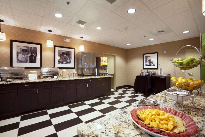 Hampton Inn & Suites Williston image