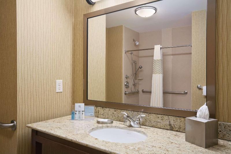 Hampton Inn & Suites Williston image