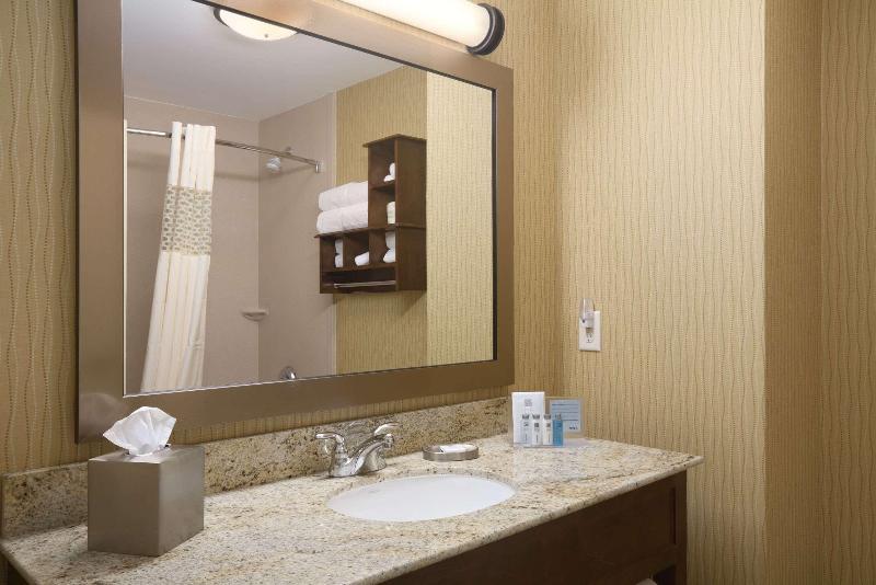 Hampton Inn & Suites Williston image
