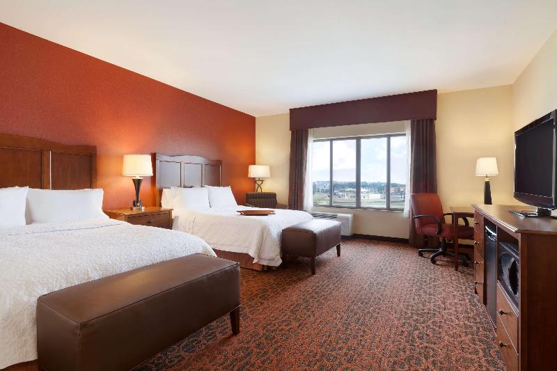 Hampton Inn & Suites Williston image