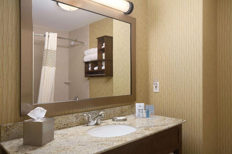 Hampton Inn & Suites Williston image