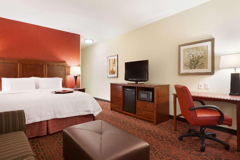Hampton Inn & Suites Williston image