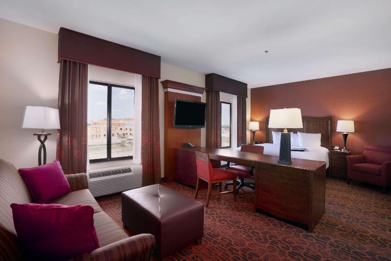 Hampton Inn & Suites Williston image