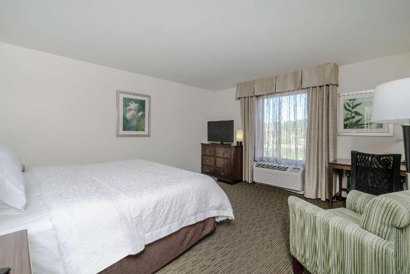 Hampton Inn Huntington University Area image