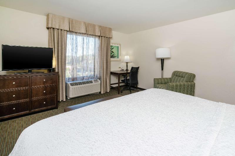 Hampton Inn Huntington University Area image