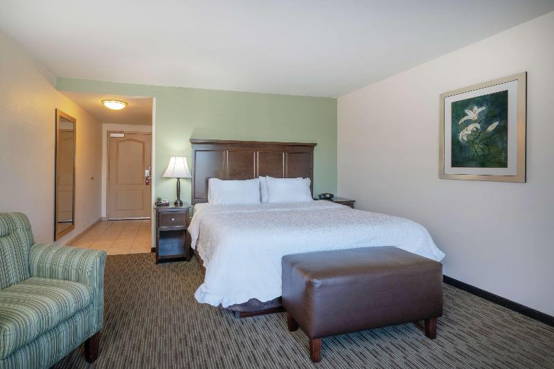 Hampton Inn Huntington University Area image