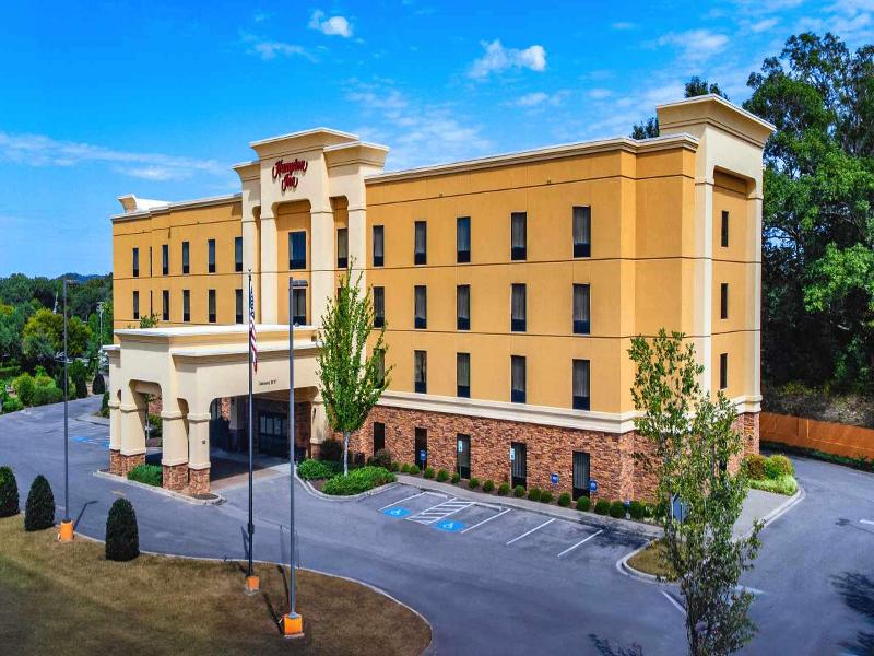 Hampton Inn Fayetteville image