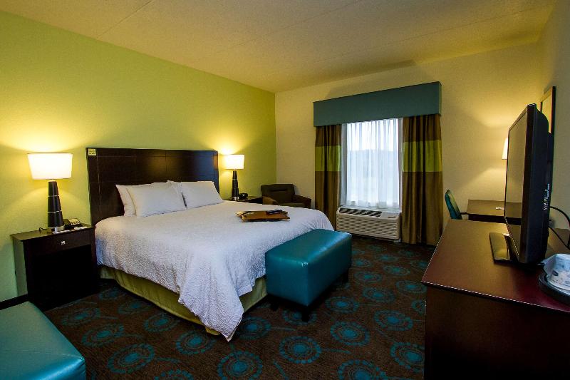 Hampton Inn Fayetteville image