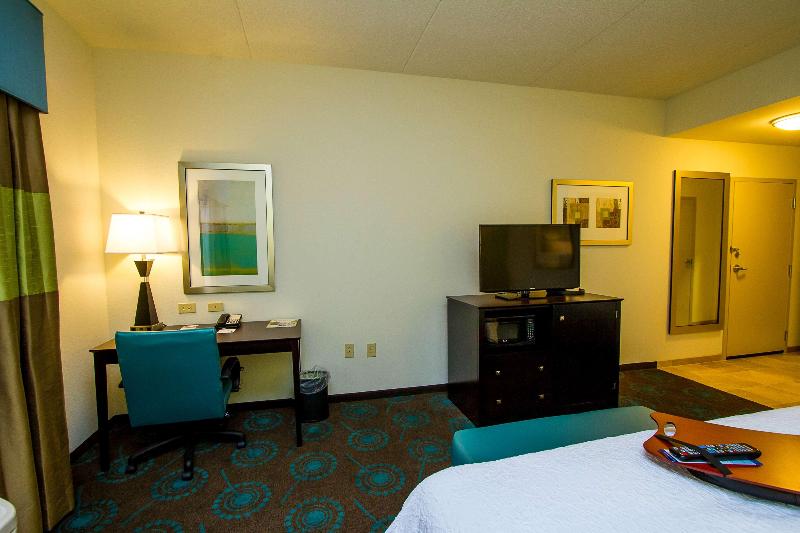 Hampton Inn Fayetteville image