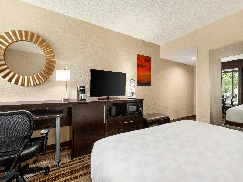 Holiday Inn Washington-Dulles Intl Airport By IHG image