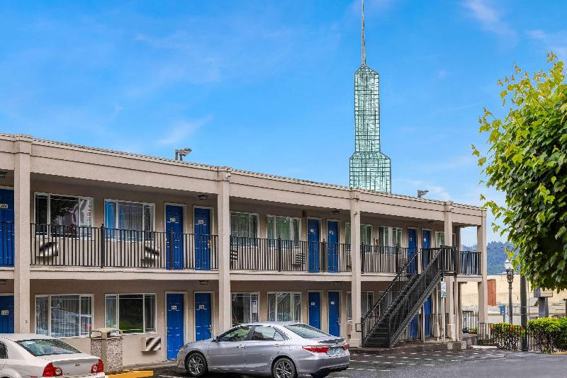 Motel 6 Portland Downtown image