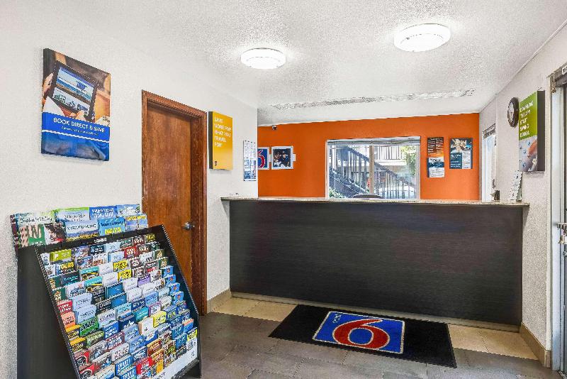 Motel 6 Portland Downtown image