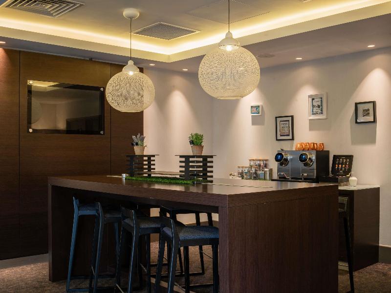 Novotel London Brentford image
