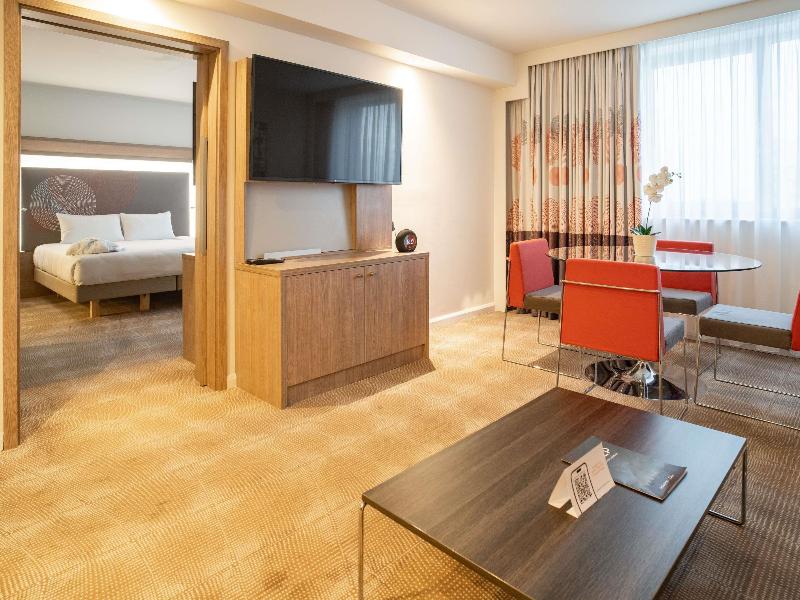 Novotel London Brentford image